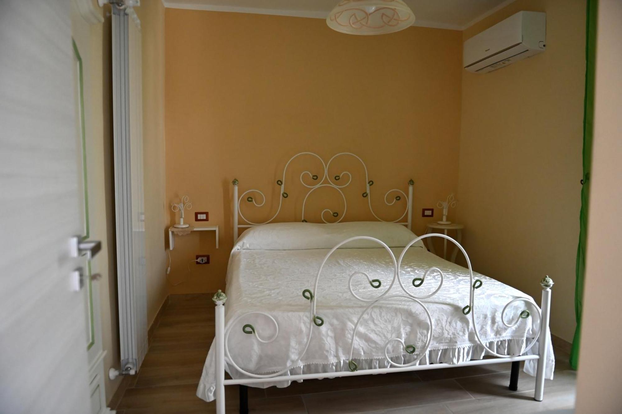 Mandevilla Home Caiazzo Екстер'єр фото